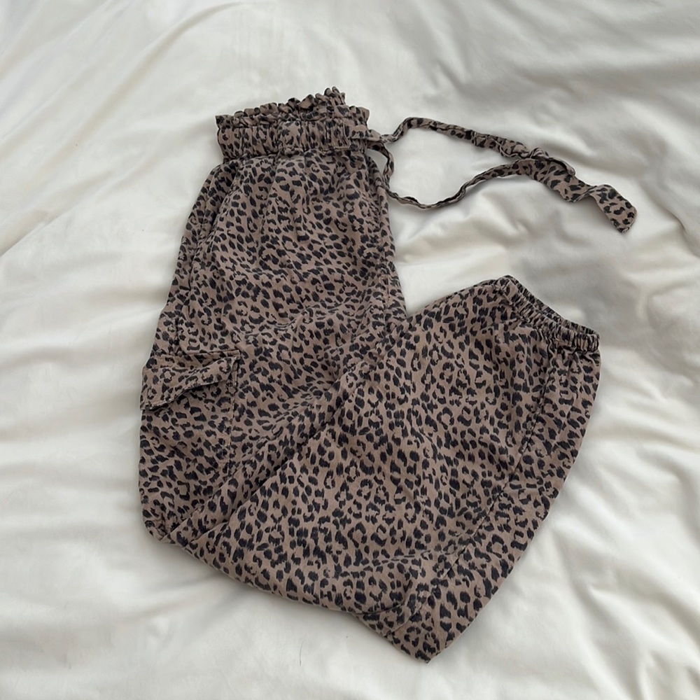 Aerie Leopard / Cheetah Print Cargo Pants Size XS